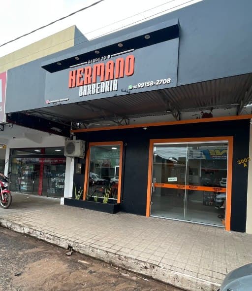 Fachada da Barbearia Hermano na Av. Borges Leal